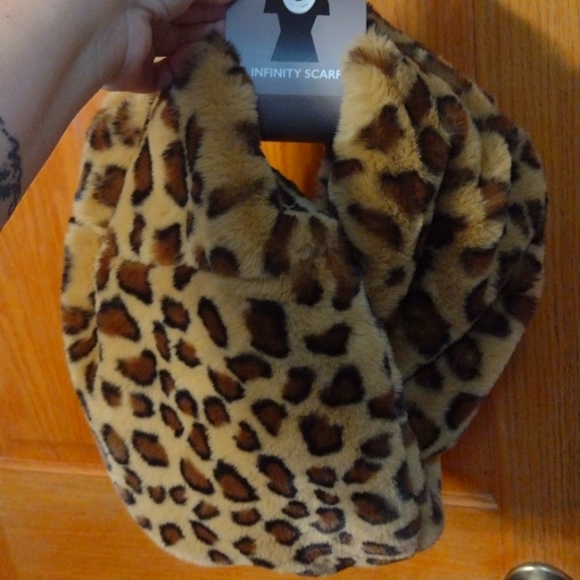 Falls Creek Infinity Scarf Faux Fur Super Soft NWT - Picture 5 of 5